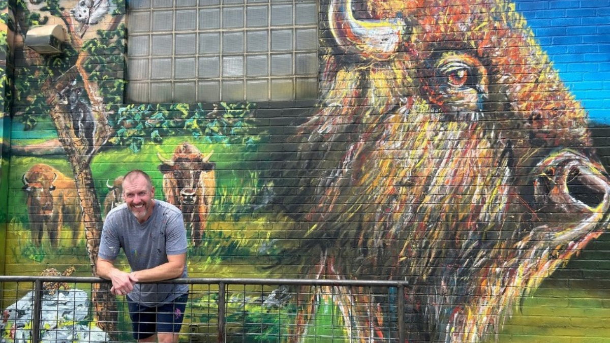 Creating community connections: Muralist fills region with color